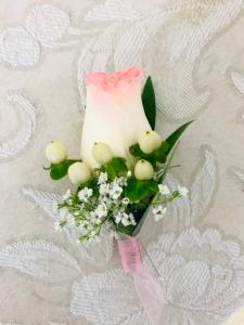 WHITE ROSE TIPPED PINK